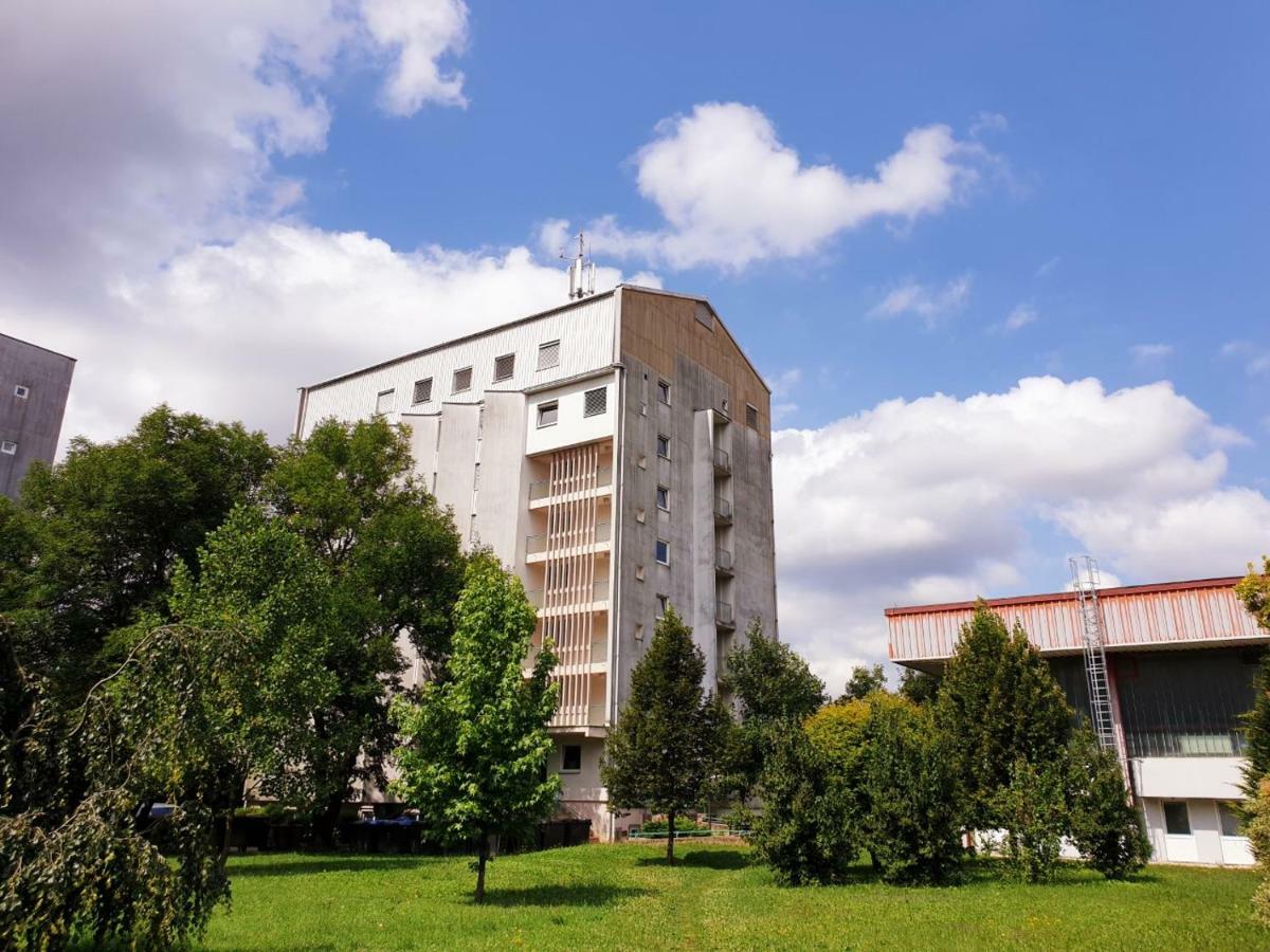 Summer Residence Hostel Ljubljana Exterior foto